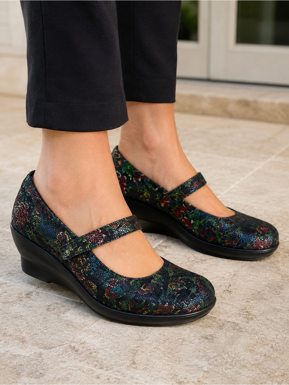 Alegria Flare Winter Garden Mary Jane Wedge
Shoes Size 11 Floral Leather